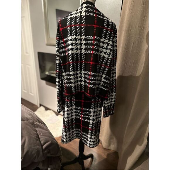 Two piece plaid open front jacket, casual contrast, trim. Pull on skirt with str - Picture 4 of 16